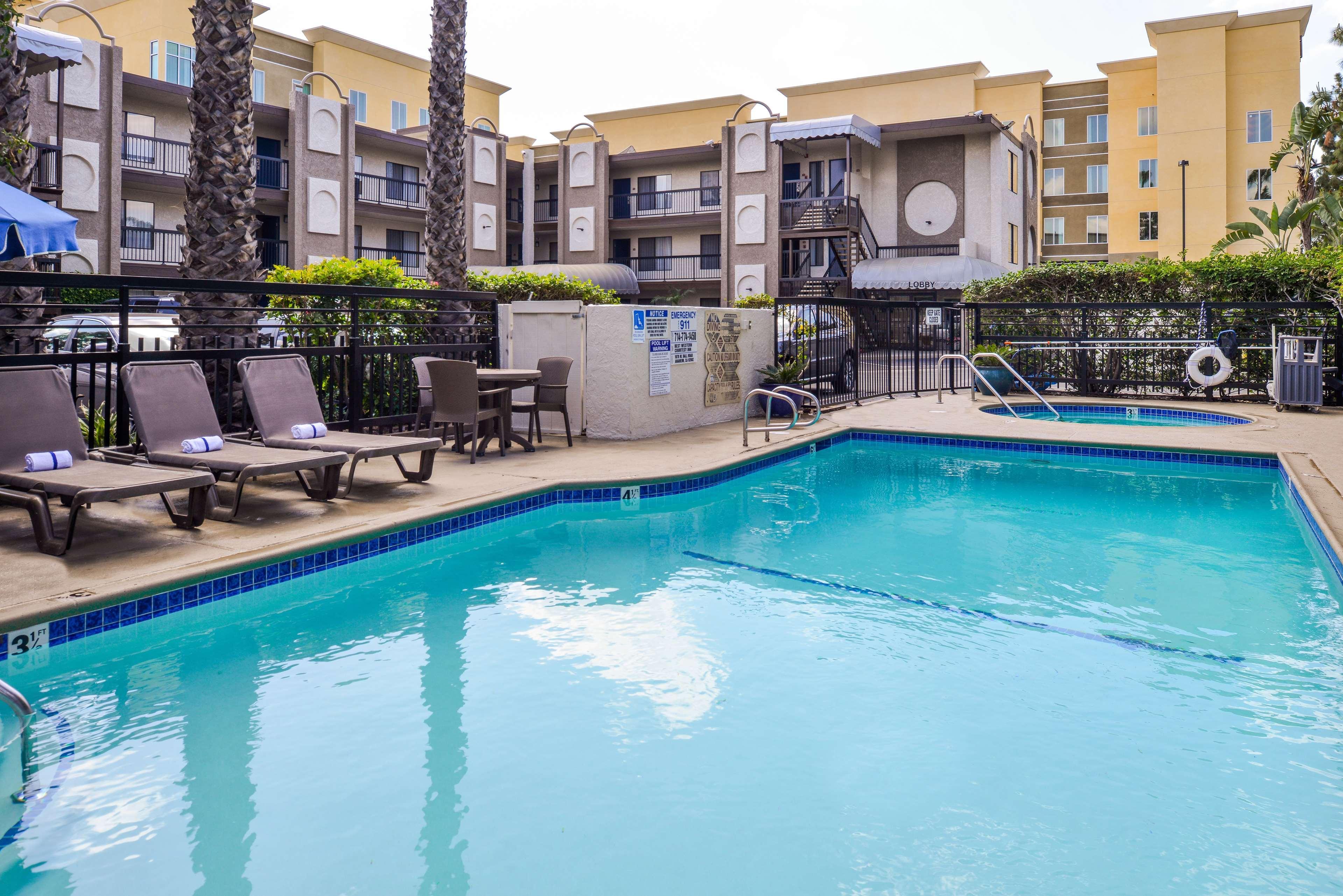 Best Western Courtesy Inn Hotel - Anaheim Resort At The Park Exteriér fotografie