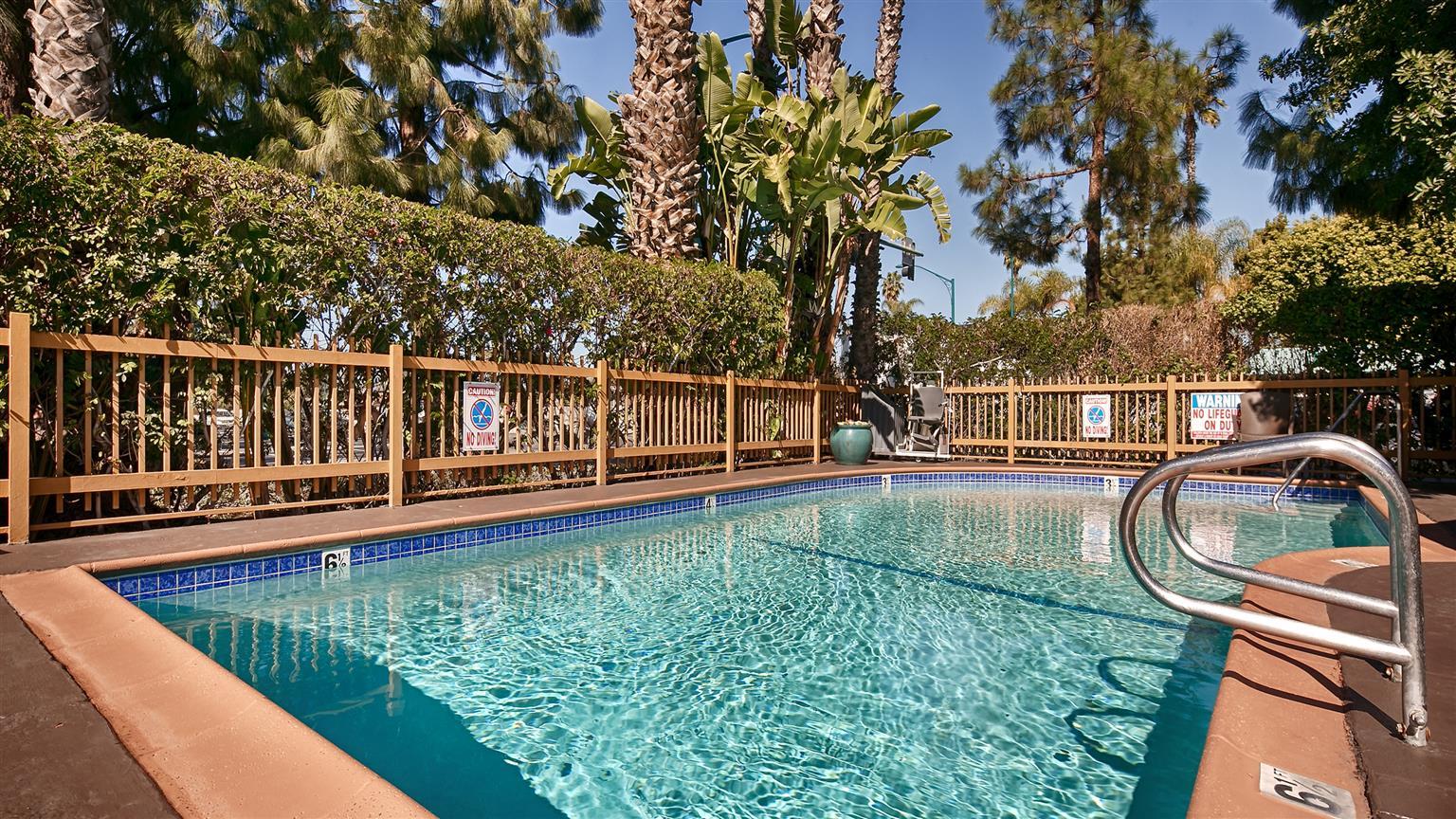 Best Western Courtesy Inn Hotel - Anaheim Resort At The Park Exteriér fotografie